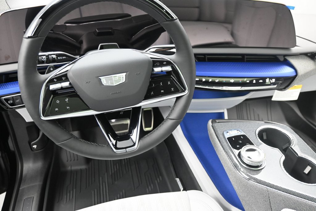 New 2027 Cadillac Optiq Premium Luxury w/ LPO, Floor Liner Package AWD/4WD image 11