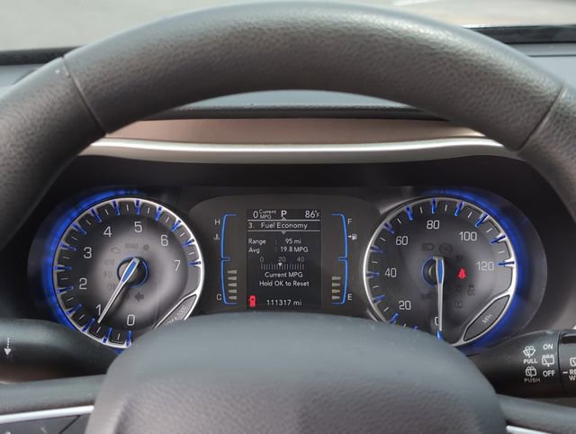 Used 2017 Chrysler Pacifica Touring w/ Tire & Wheel Group FWD image 23