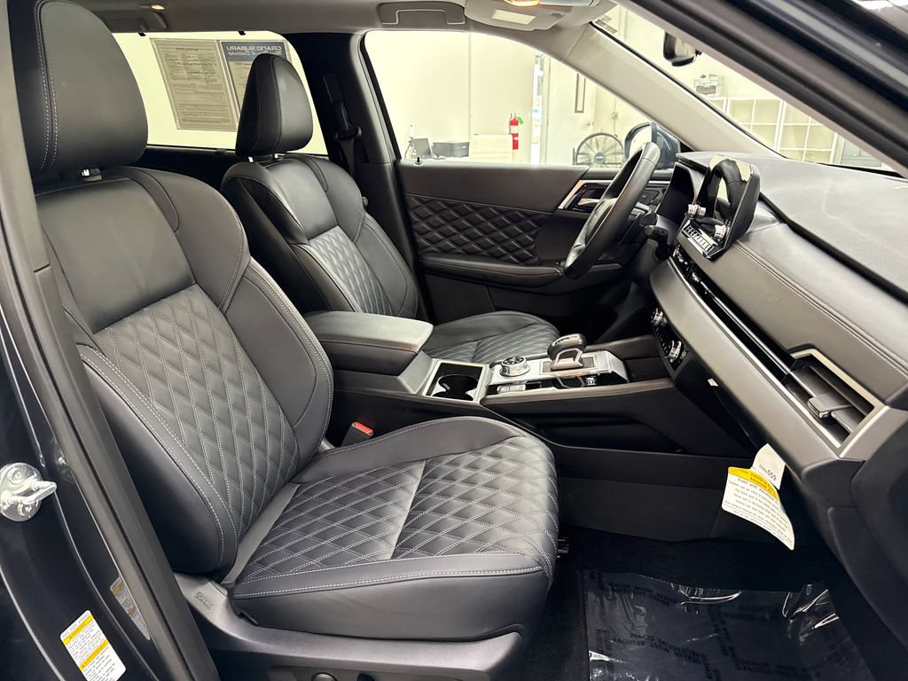 Used 2025 Mitsubishi Outlander 4WD Plug-In Hybrid image 23