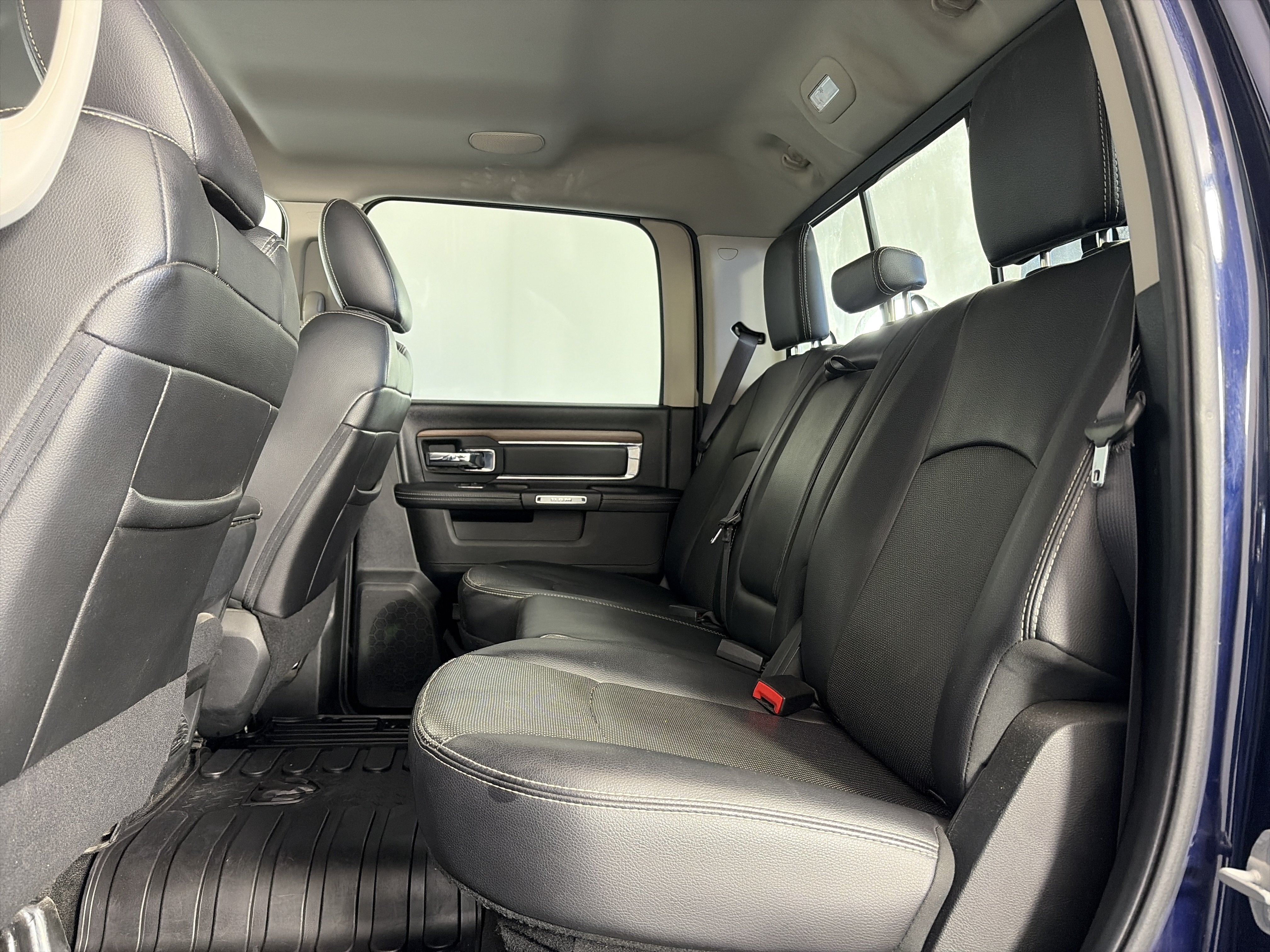 Used 2017 RAM 1500 Laramie AWD/4WD image 7