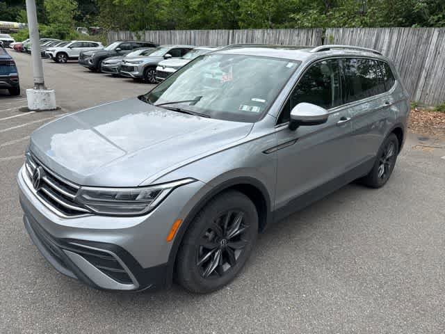 Certified 2023 Volkswagen Tiguan SE w/ Panoramic Sunroof Package FWD image 1