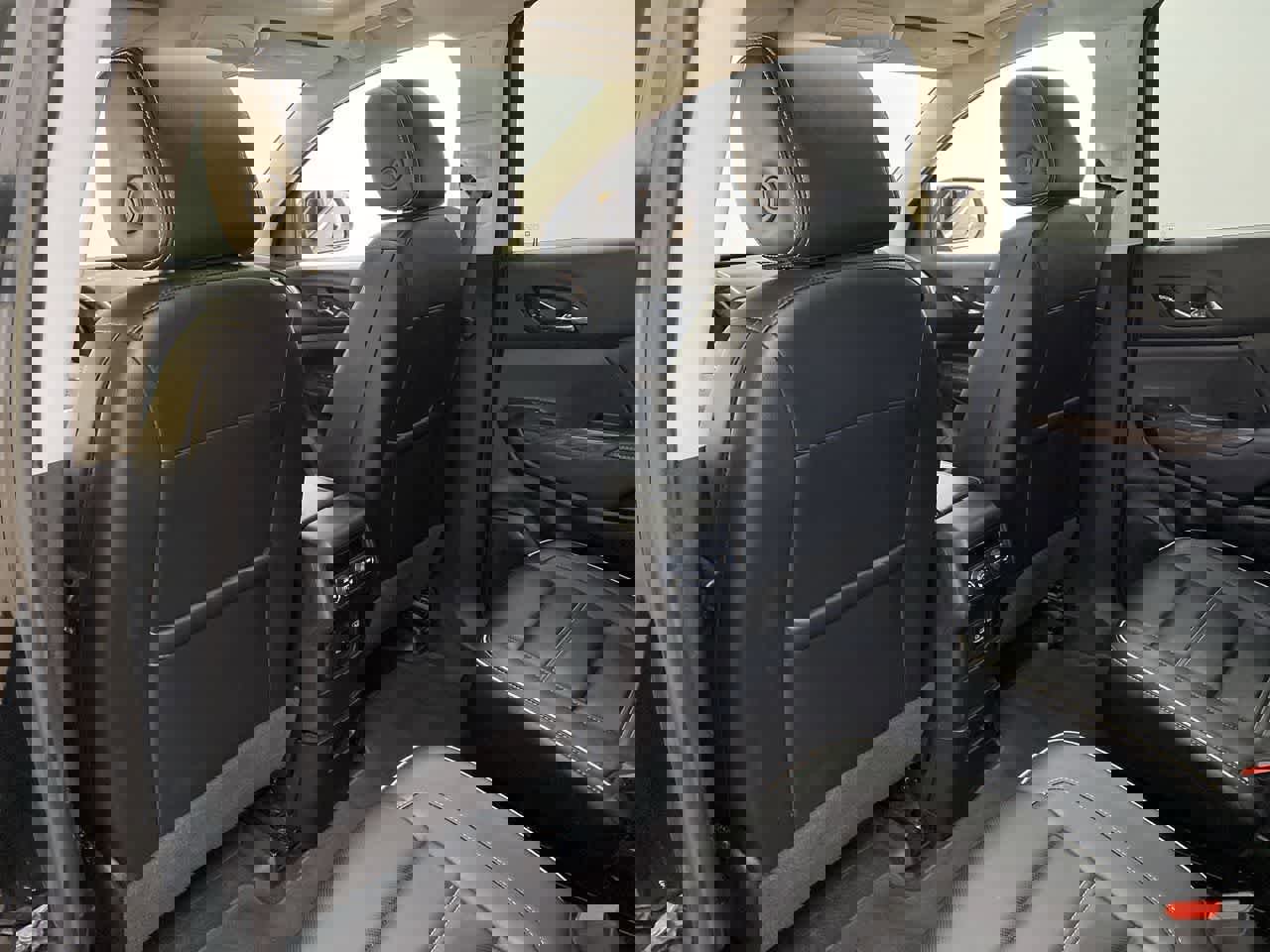 Used 2022 GMC Acadia Denali w/ Denali Ultimate Package AWD/4WD image 15