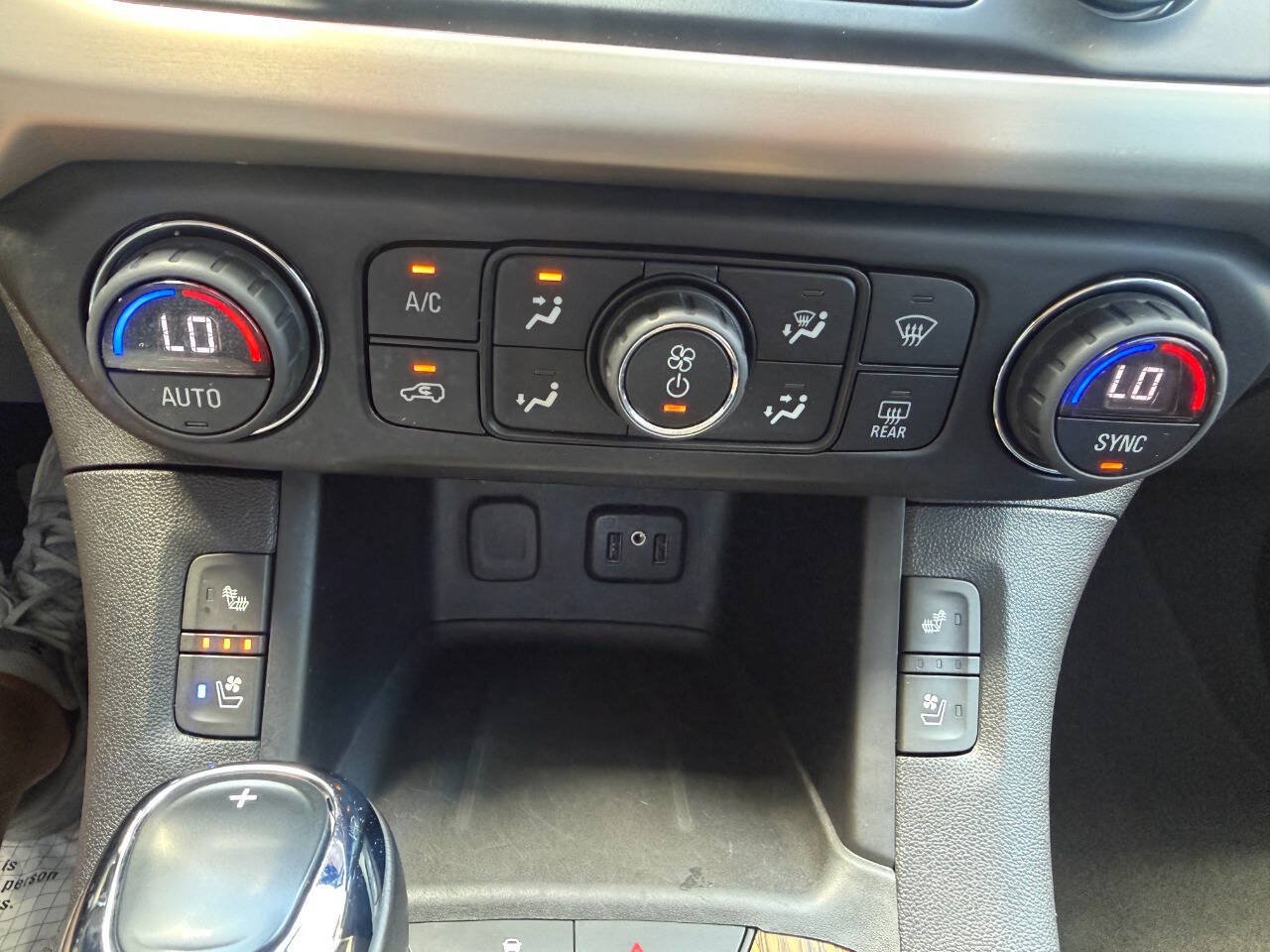 Used 2019 GMC Acadia Denali w/ Technology Package FWD image 18