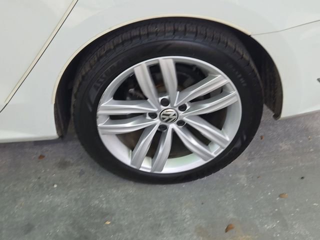 Used 2018 Volkswagen Passat 2.0T SE FWD image 32