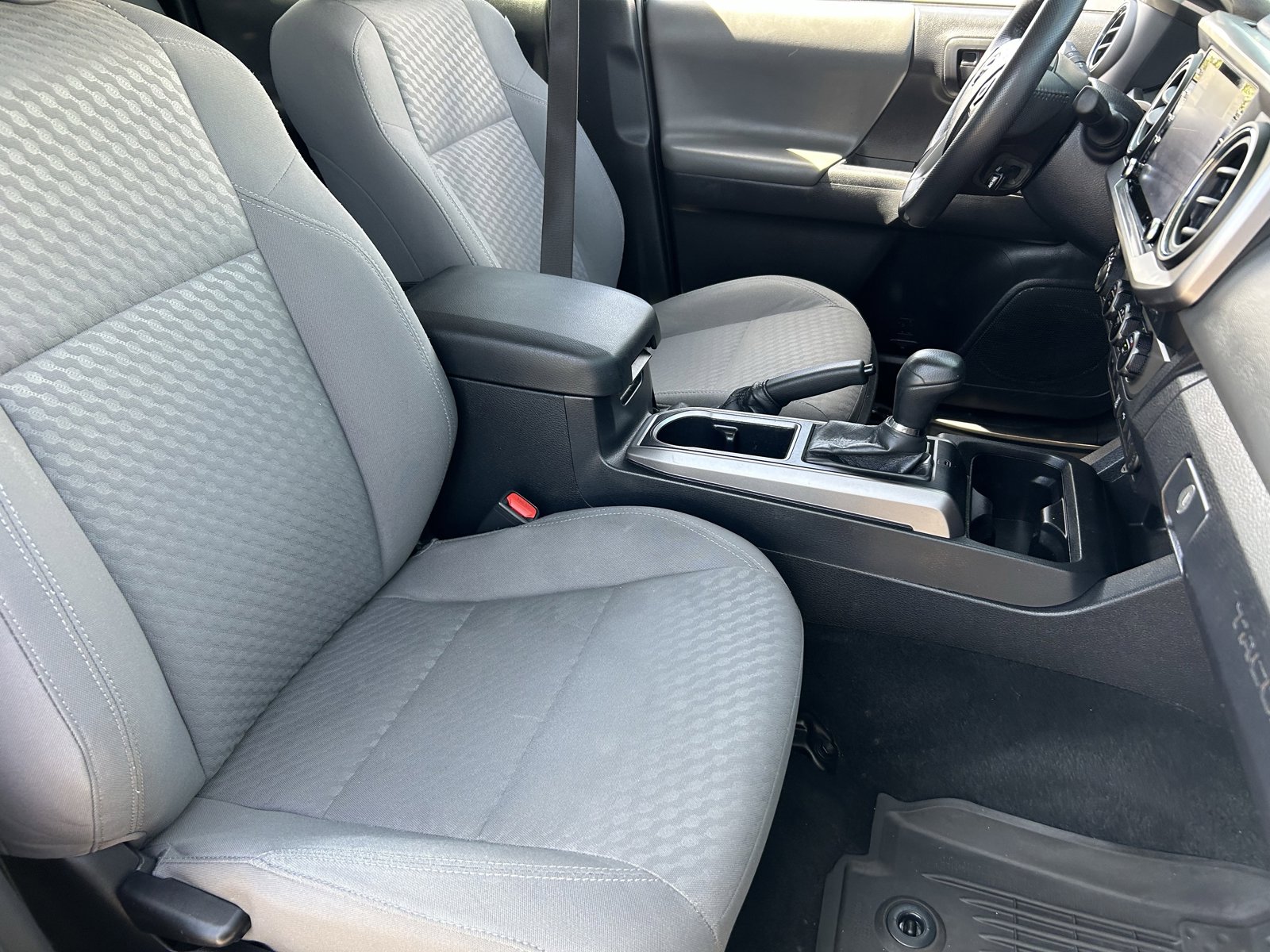 Used 2023 Toyota Tacoma SR5 AWD/4WD image 10