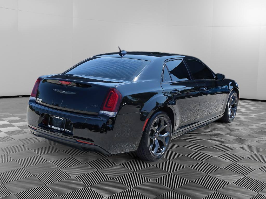 Used 2020 Chrysler 300 Touring L w/ Quick Order Package 2EF RWD image 7