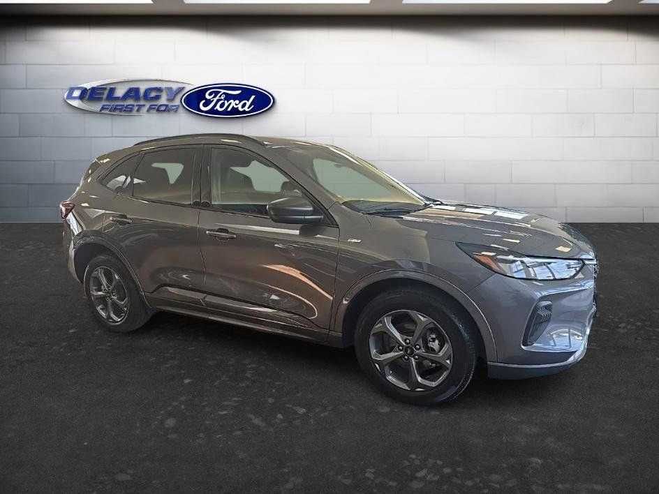 Used 2023 Ford Escape ST-Line w/ Tech Pack #1 AWD/4WD image 8