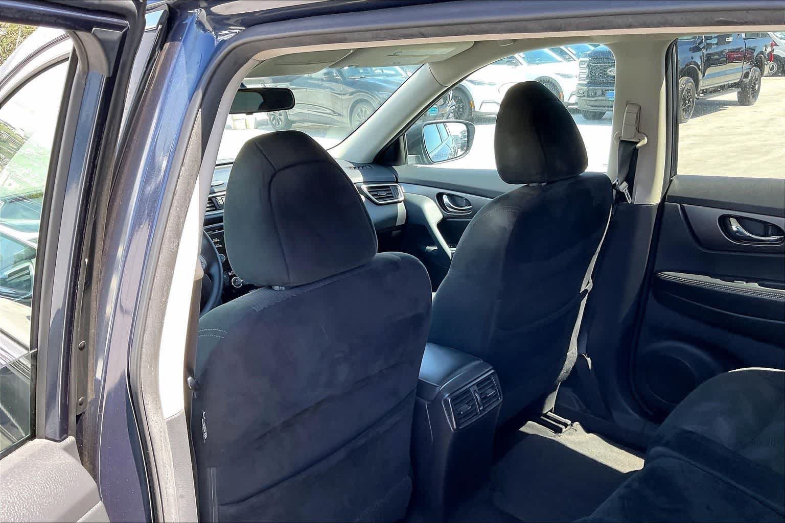 Used 2016 Nissan Rogue SV FWD image 12