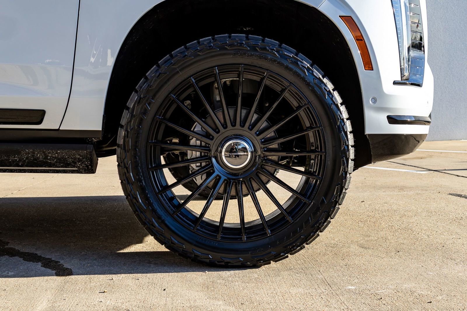 Used 2026 Cadillac Escalade Platinum Sport w/ LPO, Floor Liner Package AWD/4WD image 13