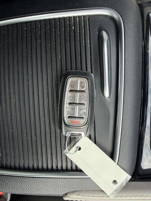 Used 2023 Chrysler Pacifica Limited FWD image 43