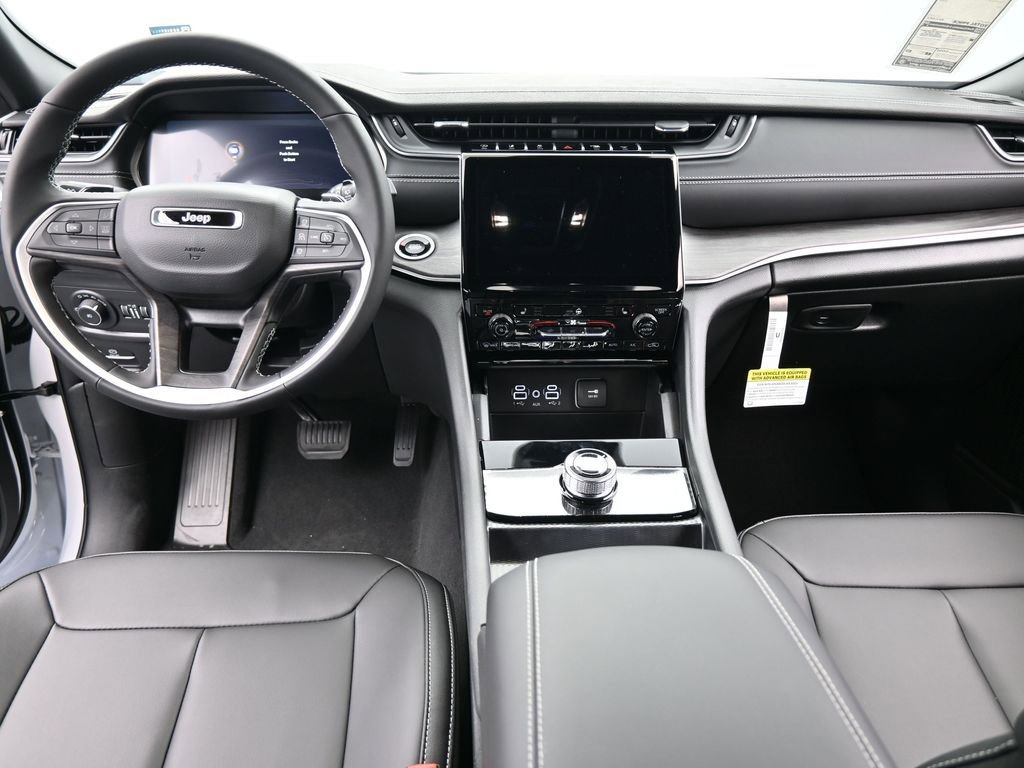 Used 2025 Jeep Grand Cherokee Limited image 34