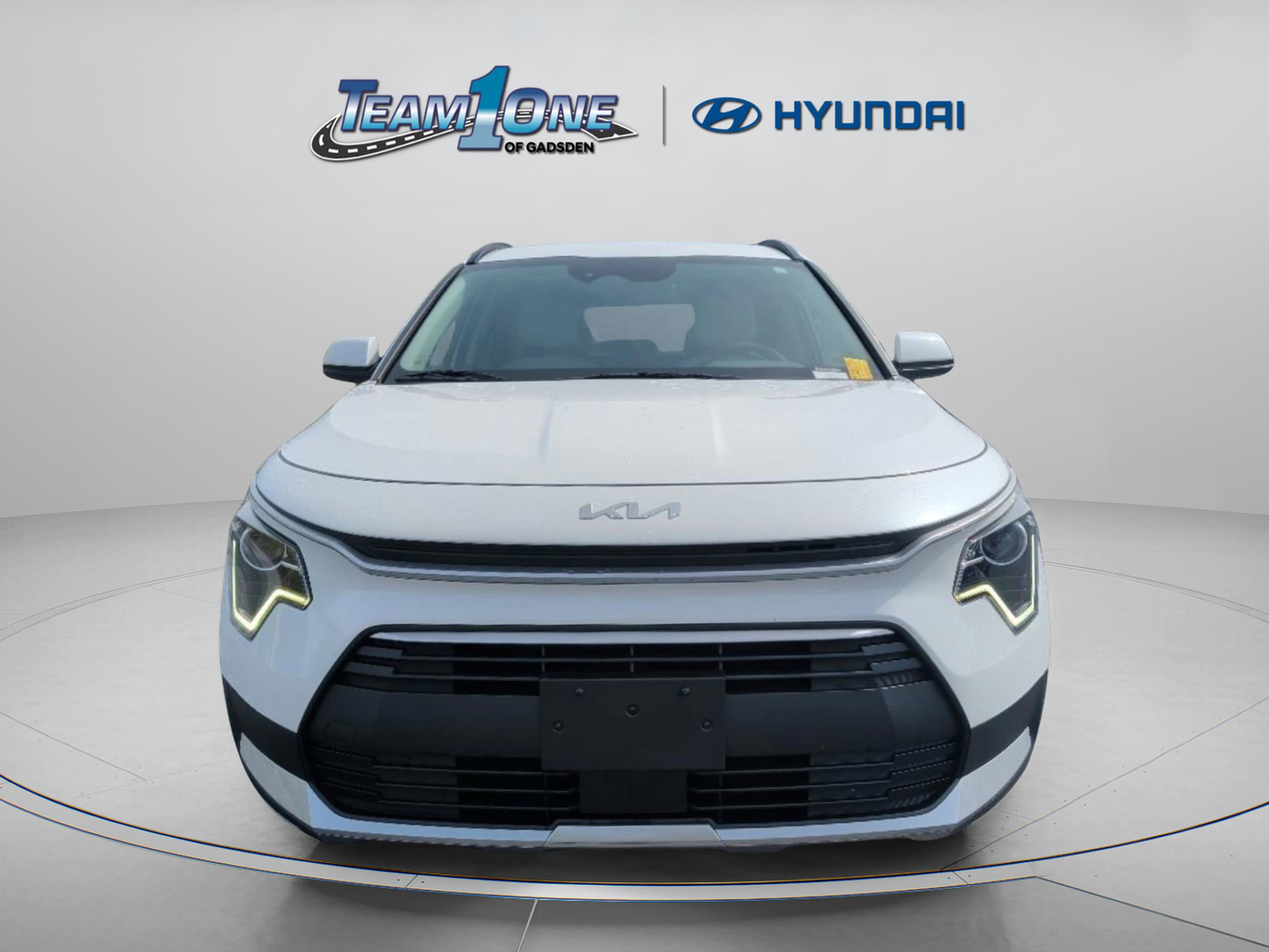 Used 2023 Kia Niro EX FWD image 2