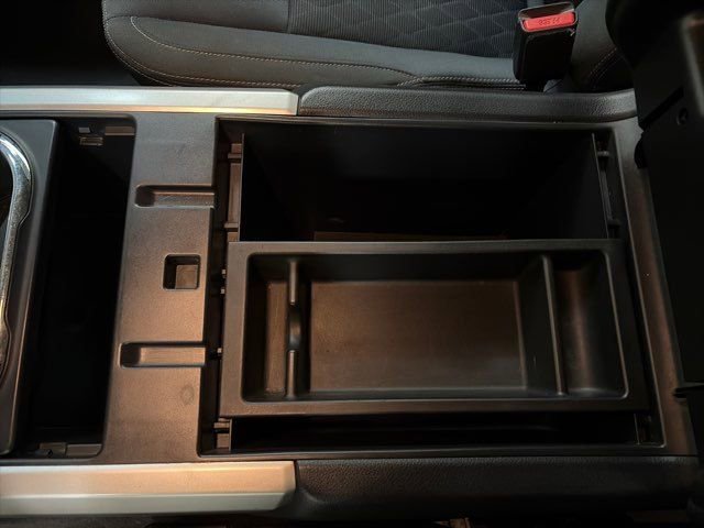 Used 2019 Nissan Titan SV w/ SV Convenience Package image 22