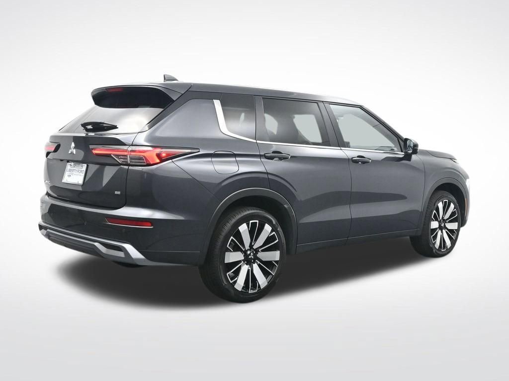 Used 2025 Mitsubishi Outlander SE image 6