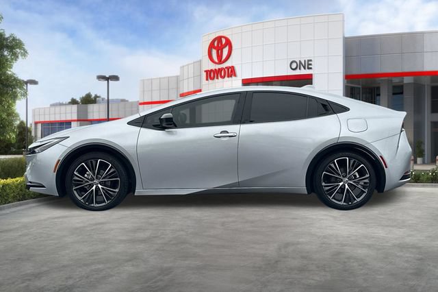 Used 2025 Toyota Prius XLE FWD image 9