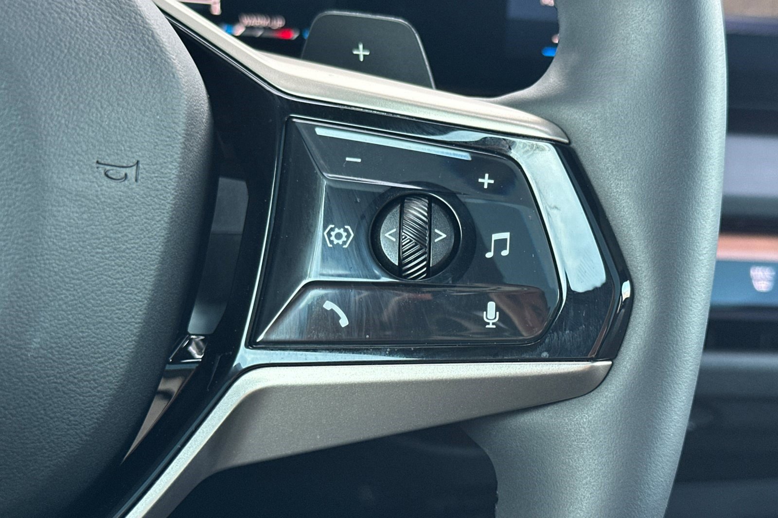 Used 2025 BMW X3 xDrive30i w/ Convenience Package image 32