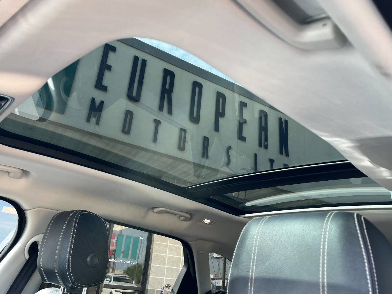 Used 2018 Land Rover Range Rover Velar S image 22