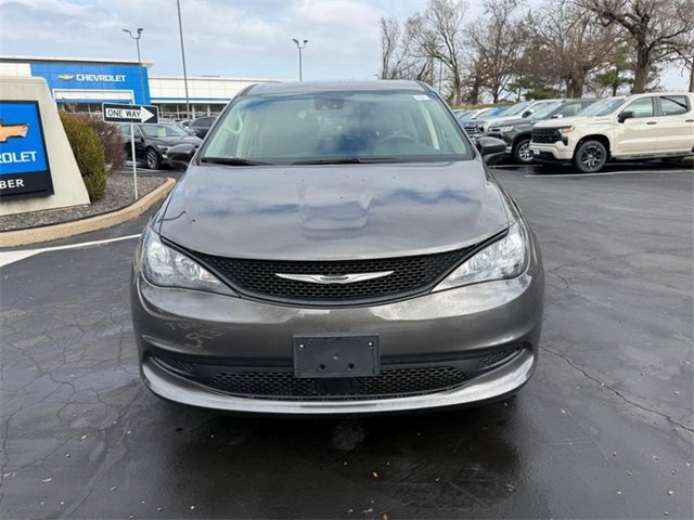 Used 2023 Chrysler Voyager LX image 9
