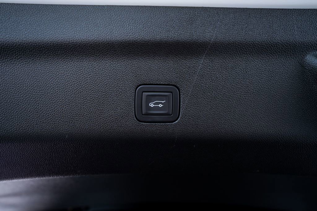 Used 2025 Cadillac Escalade ESV Sport w/ LPO, ONYX Package image 59