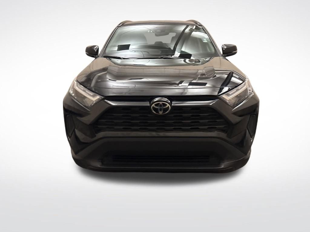 Used 2025 Toyota RAV4 XLE AWD/4WD image 2