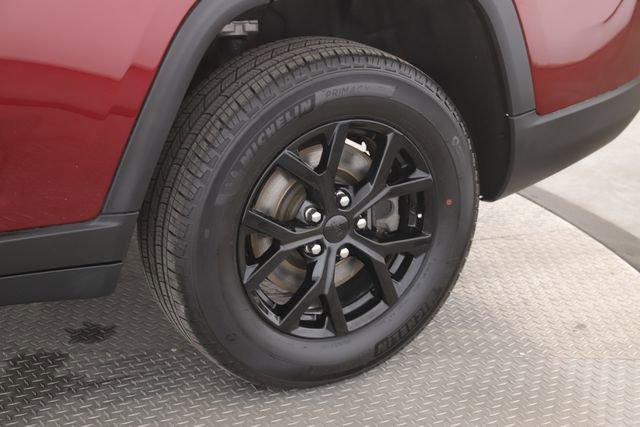 Used 2025 Jeep Grand Cherokee L Laredo image 14