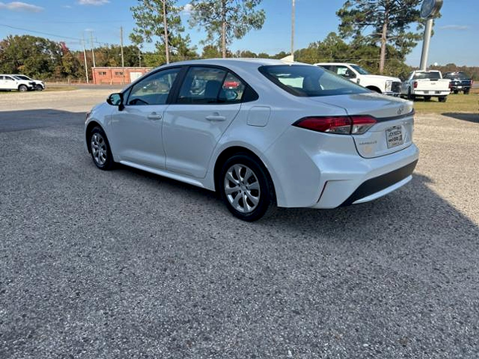 Used 2022 Toyota Corolla LE image 5