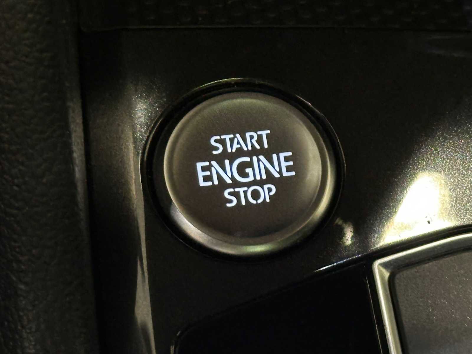 Used 2021 Volkswagen Tiguan SE R-Line image 18