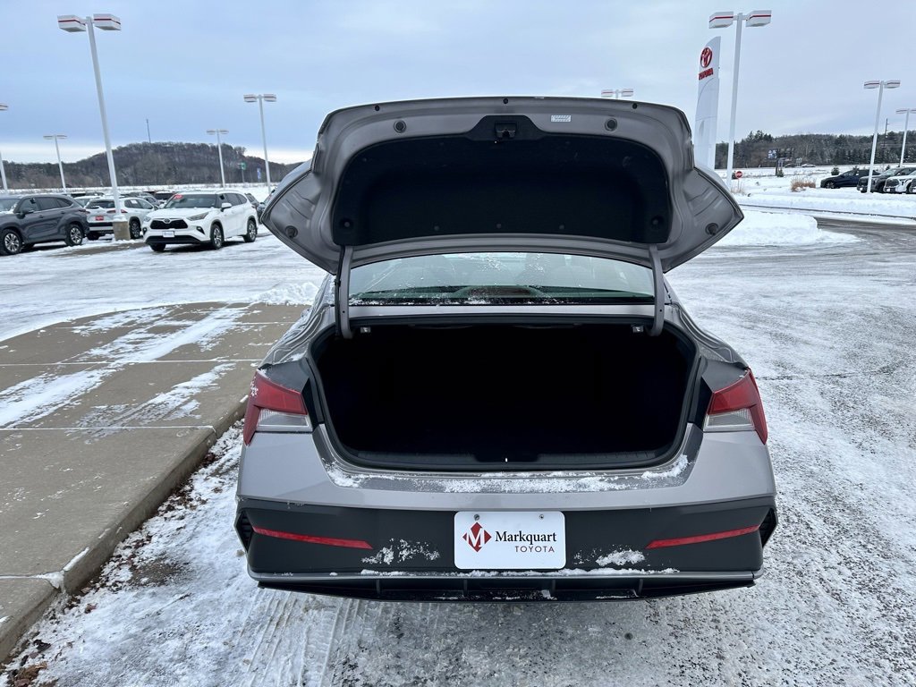 Used 2024 Hyundai Elantra SEL image 5