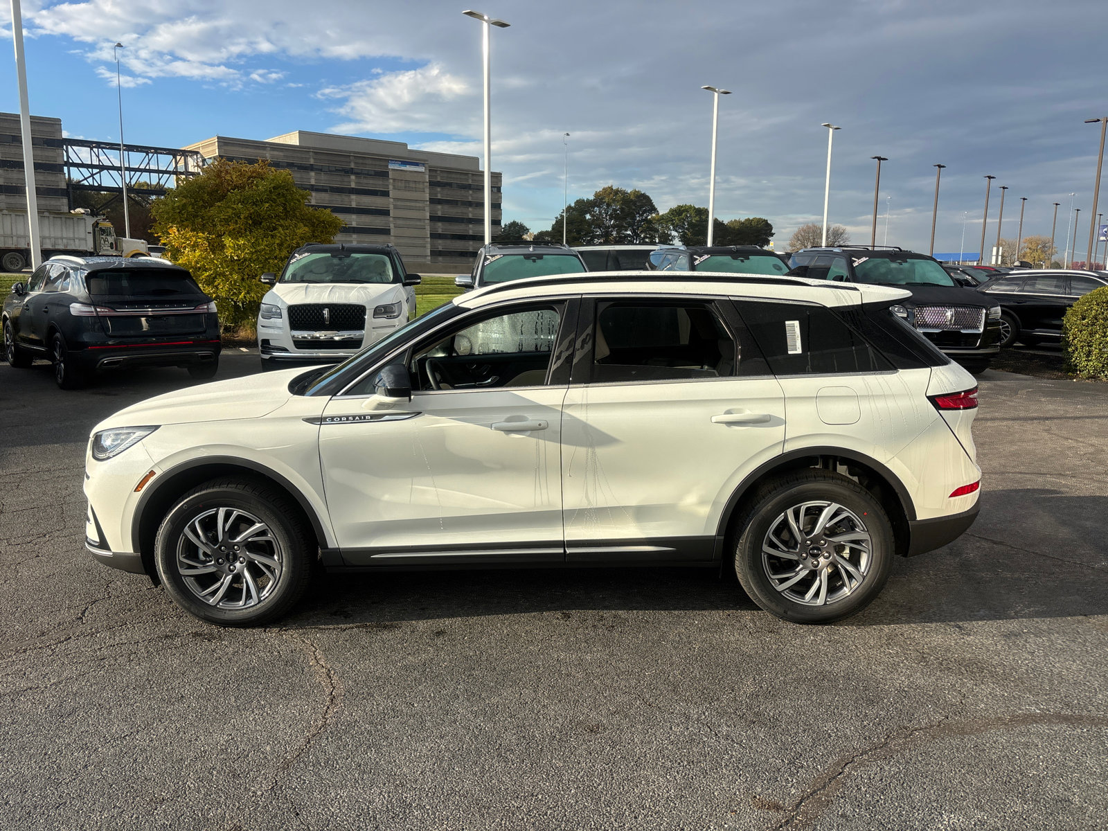 New 2026 Lincoln Corsair Premiere image 4