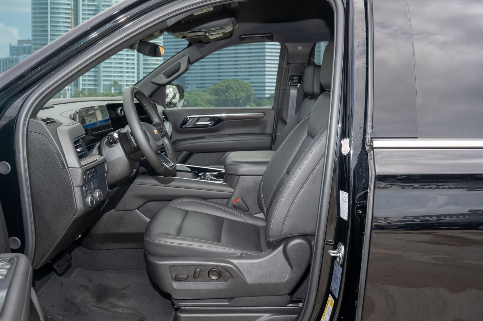 Used 2025 Chevrolet Tahoe LT AWD/4WD image 17