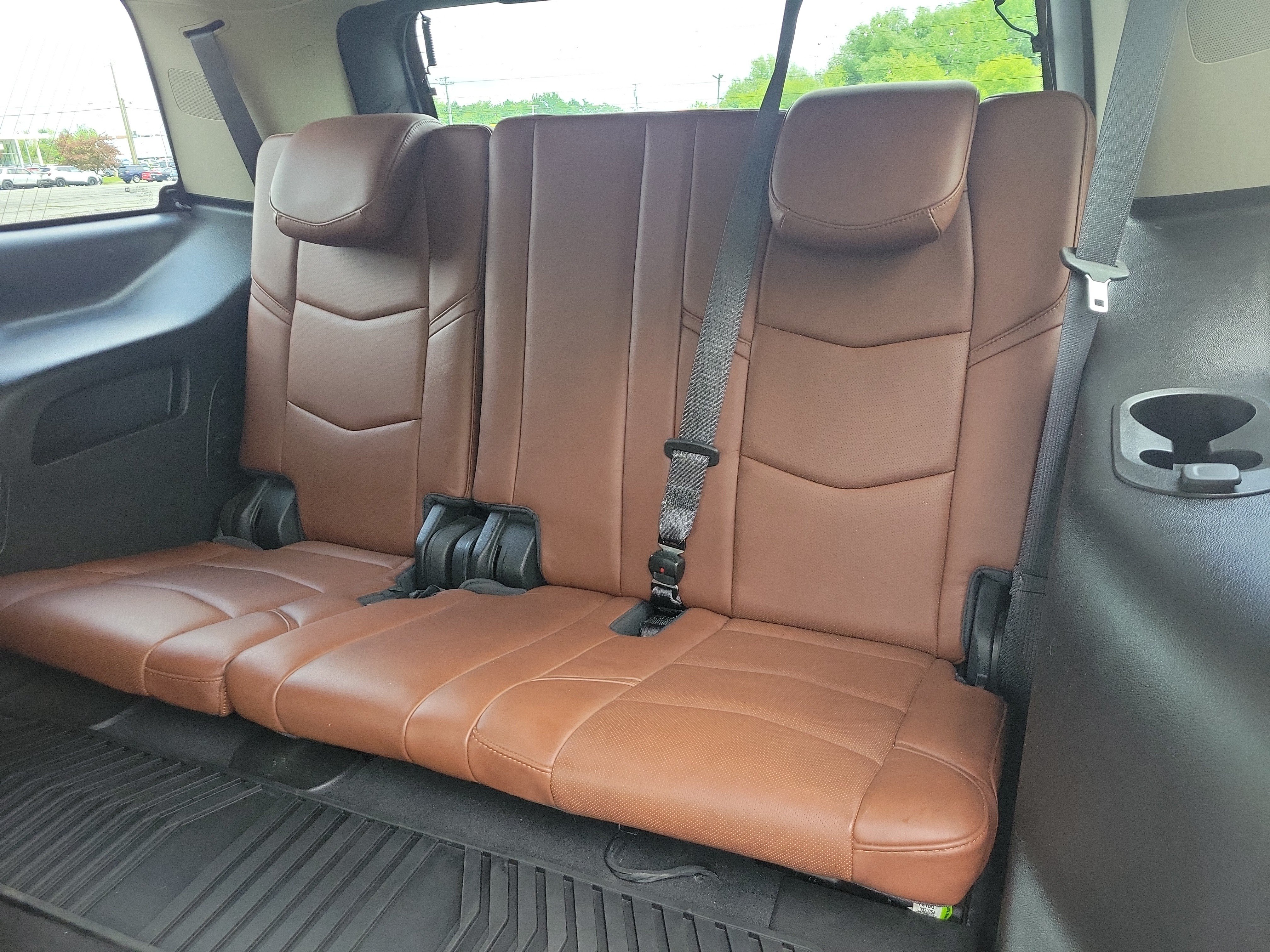 Used 2018 Cadillac Escalade Luxury AWD/4WD image 17