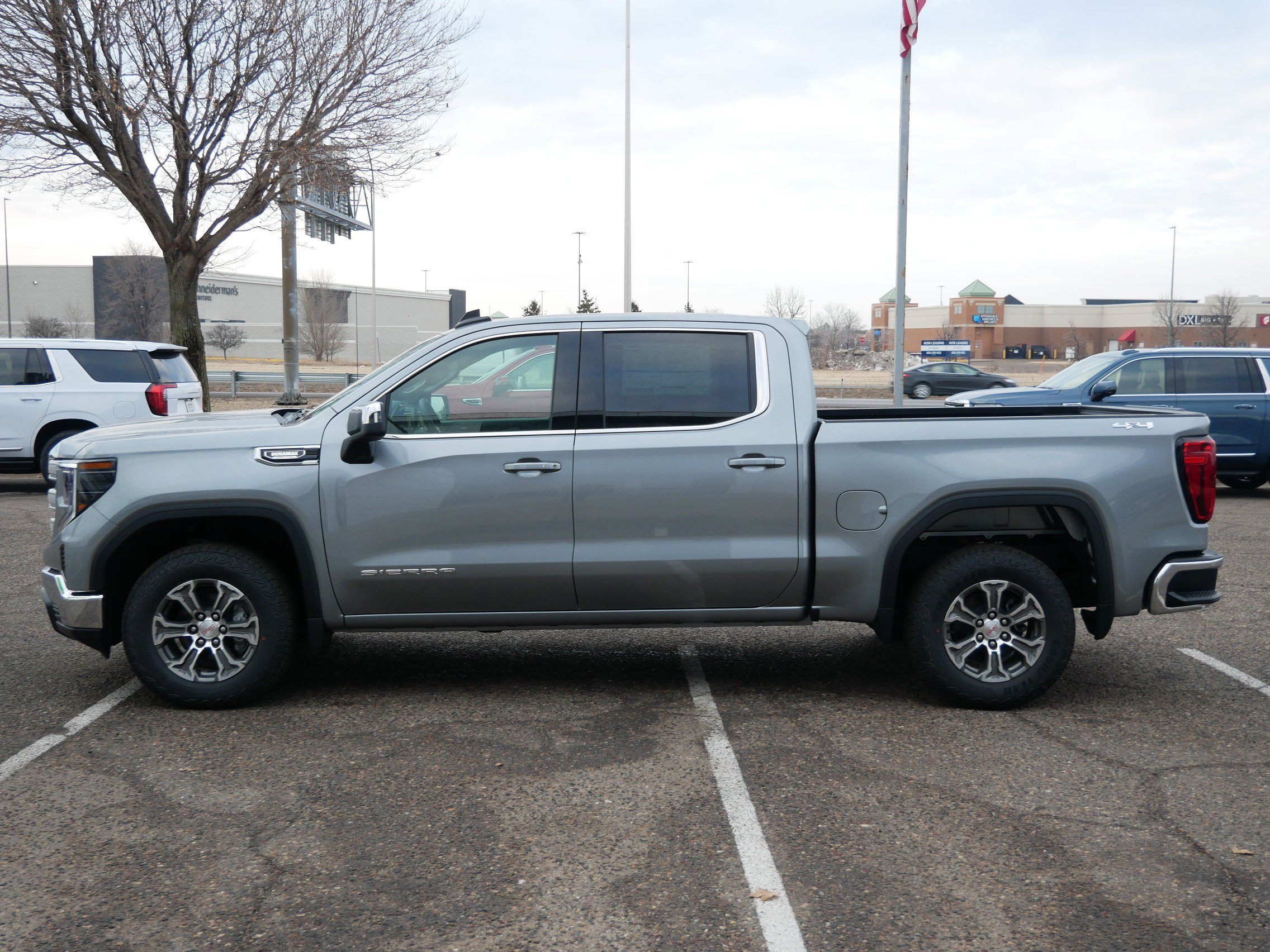 New 2026 GMC Sierra 1500 SLE w/ Max Trailering Package image 4
