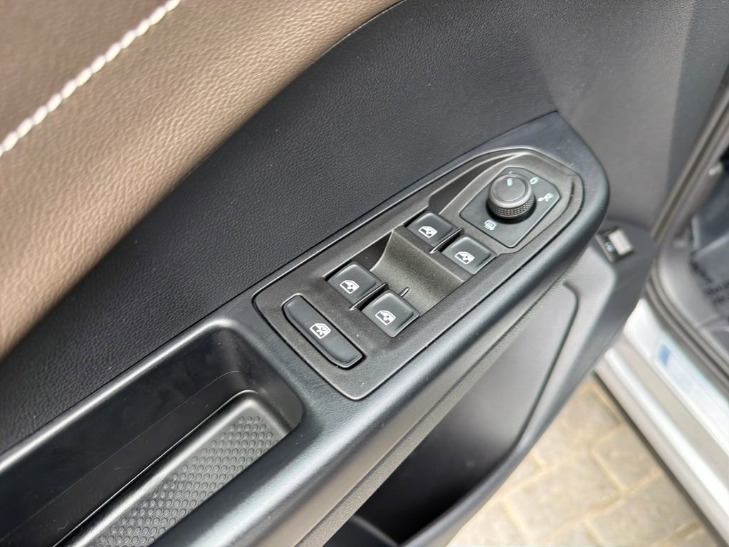 Certified 2024 Volkswagen Taos SEL image 13