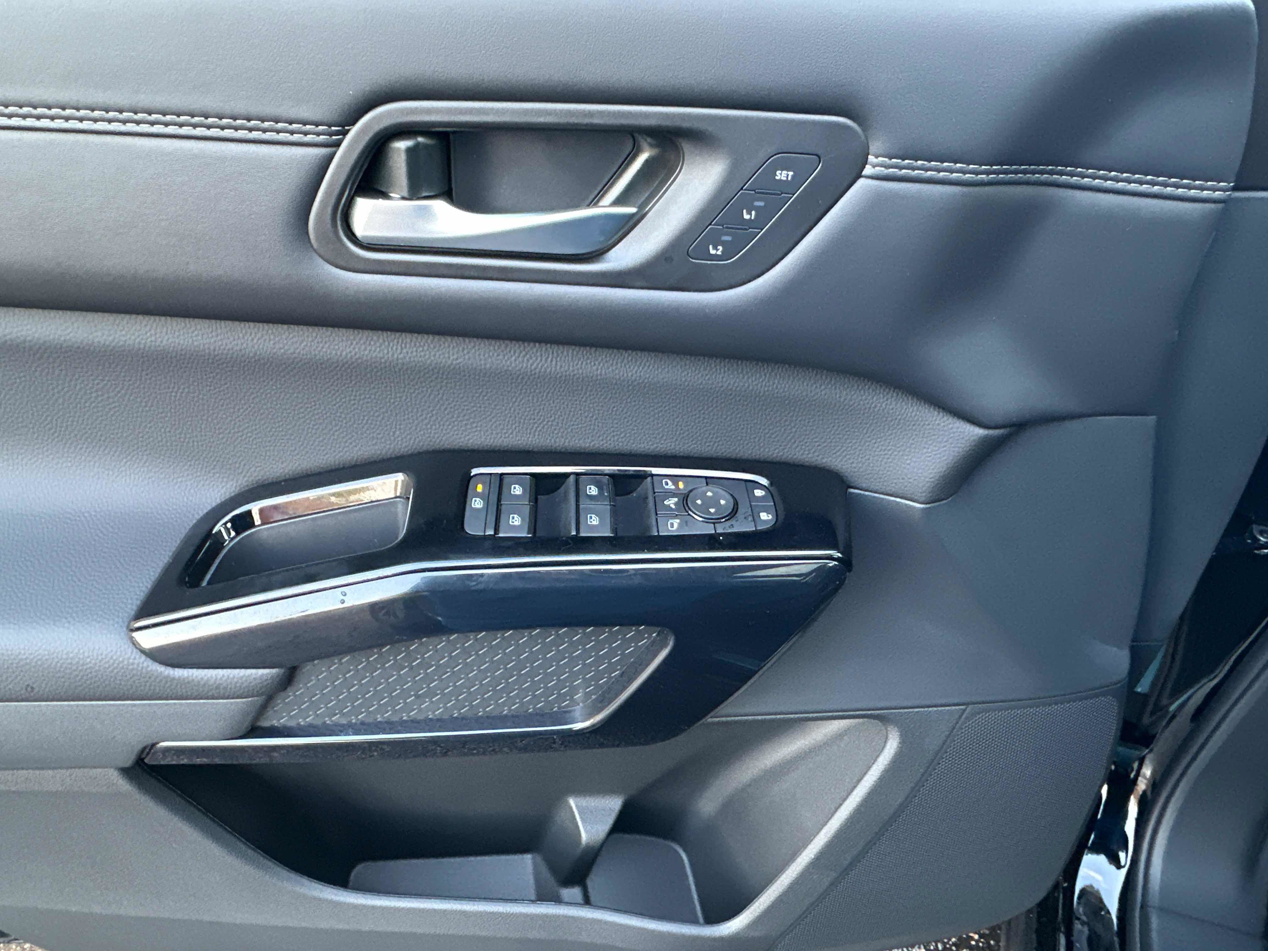 New 2026 Nissan Pathfinder Platinum AWD/4WD image 18