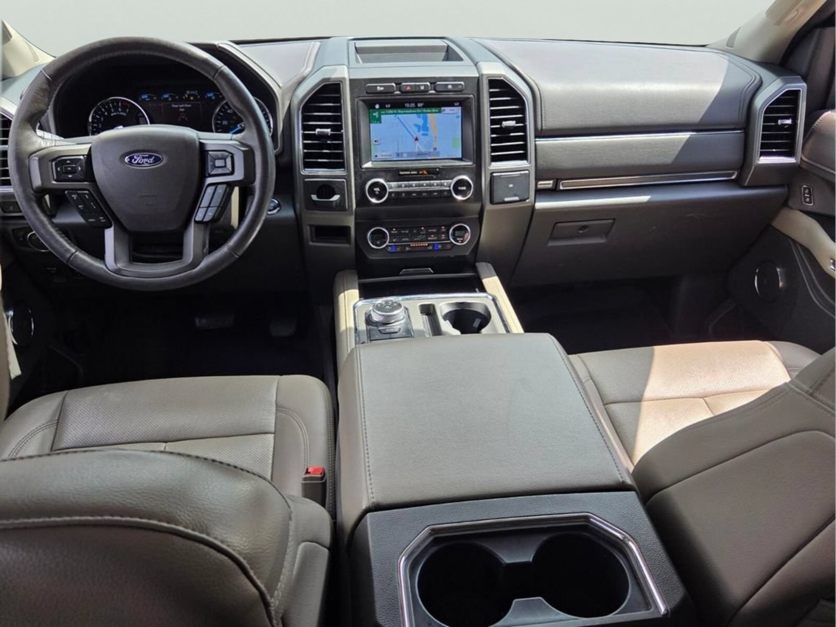 Used 2019 Ford Expedition XLT w/ Equipment Group 202A RWD image 14