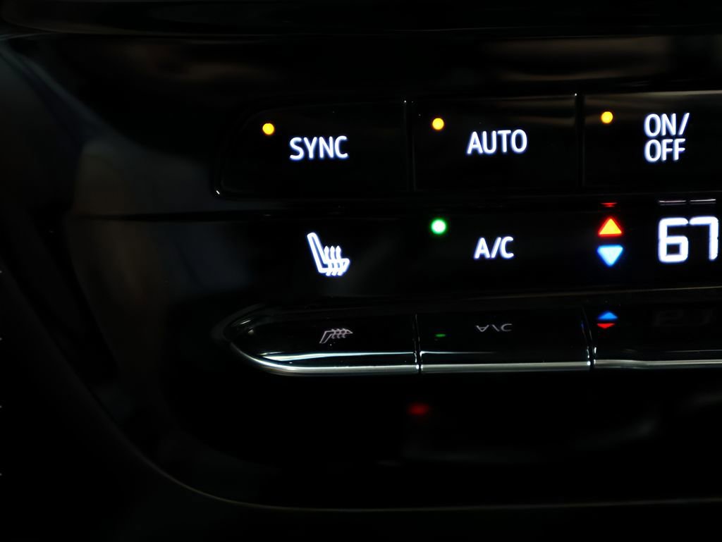 Used 2025 Buick Encore GX Avenir w/ Avenir Convenience Package image 25