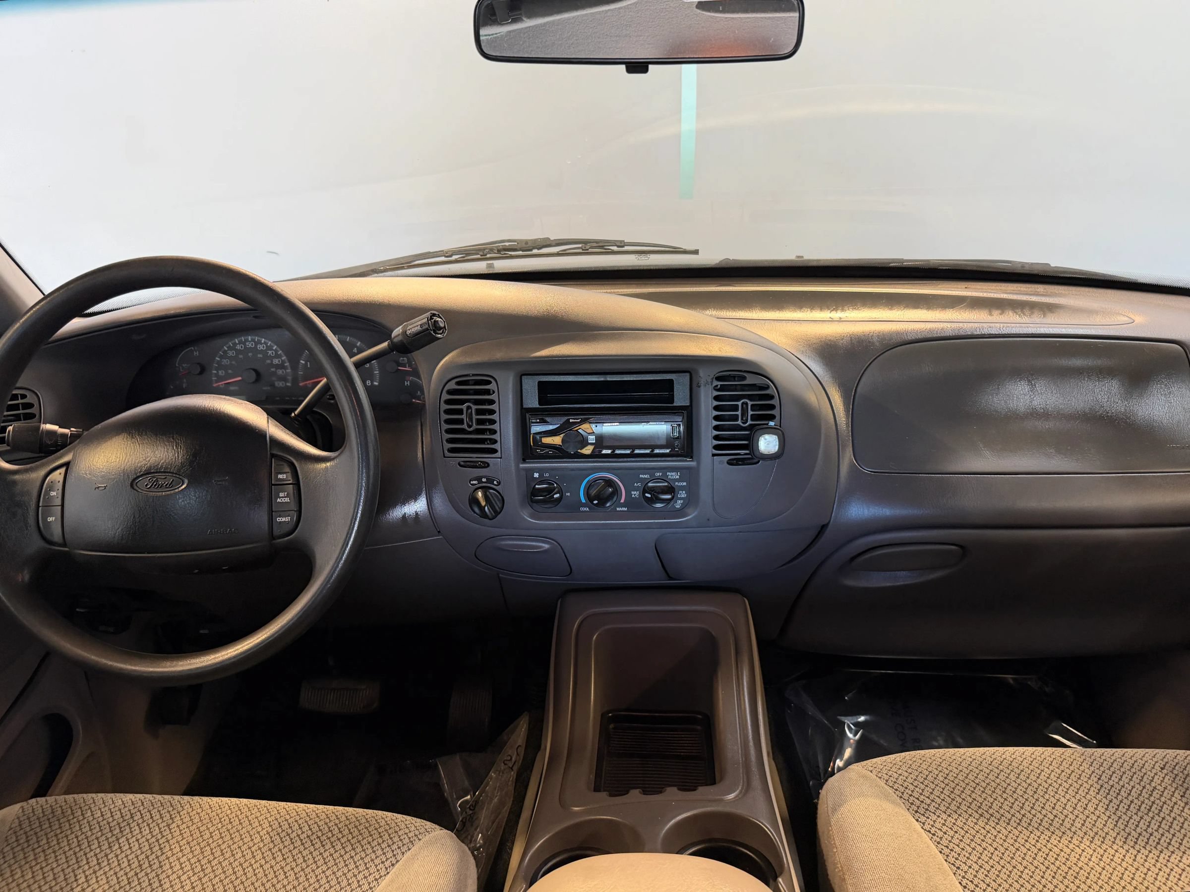 Used 2000 Ford Expedition XLT AWD/4WD image 15