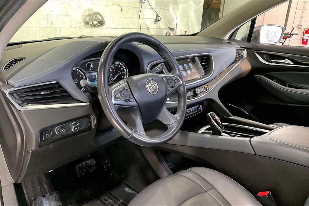 Used 2018 Buick Enclave Essence image 16