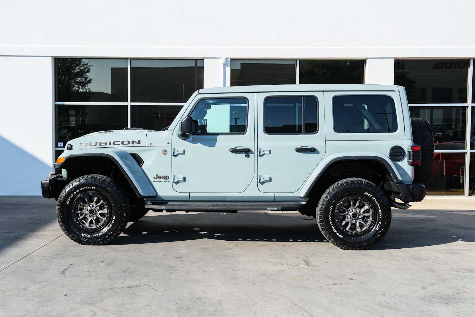 Used 2023 Jeep Wrangler Unlimited Rubicon 392 w/ Trailer Tow Package AWD/4WD image 20