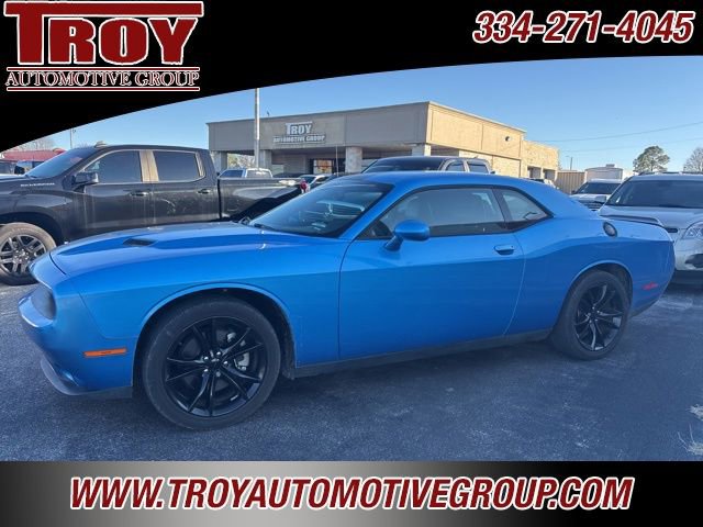 Used 2016 Dodge Challenger SXT Plus image 2
