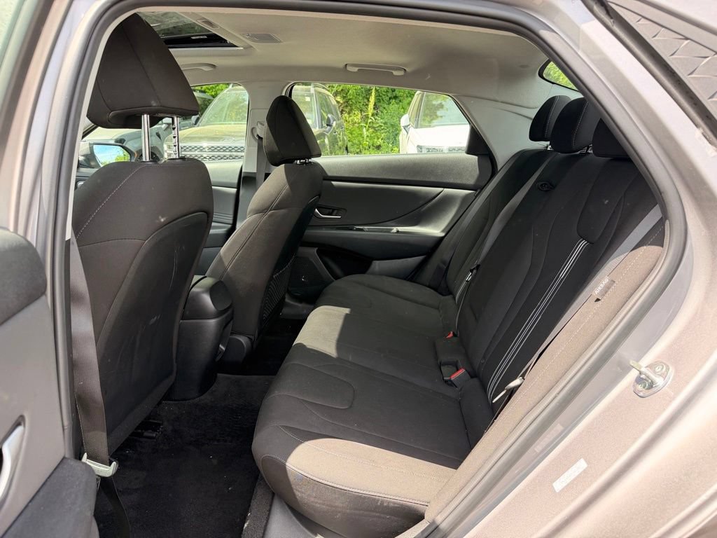 Certified 2025 Hyundai Elantra SEL FWD image 30