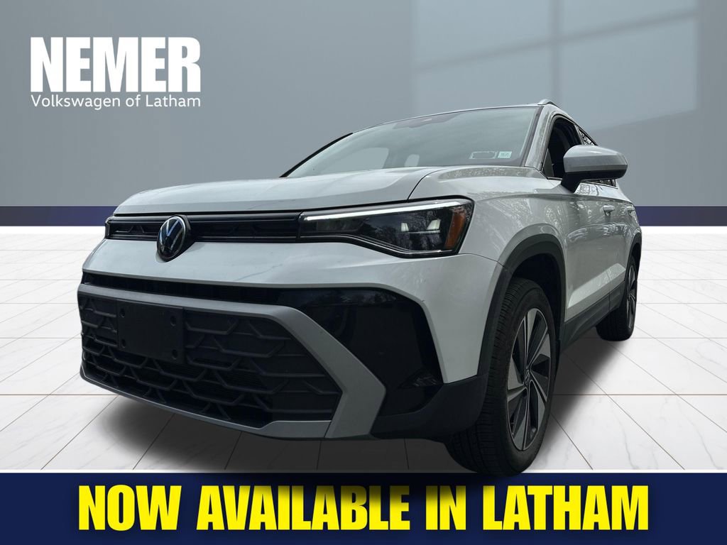 Used 2025 Volkswagen Taos SE w/ Panoramic Sunroof Package