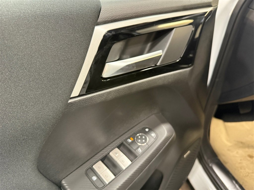 New 2025 Mitsubishi Outlander ES image 14