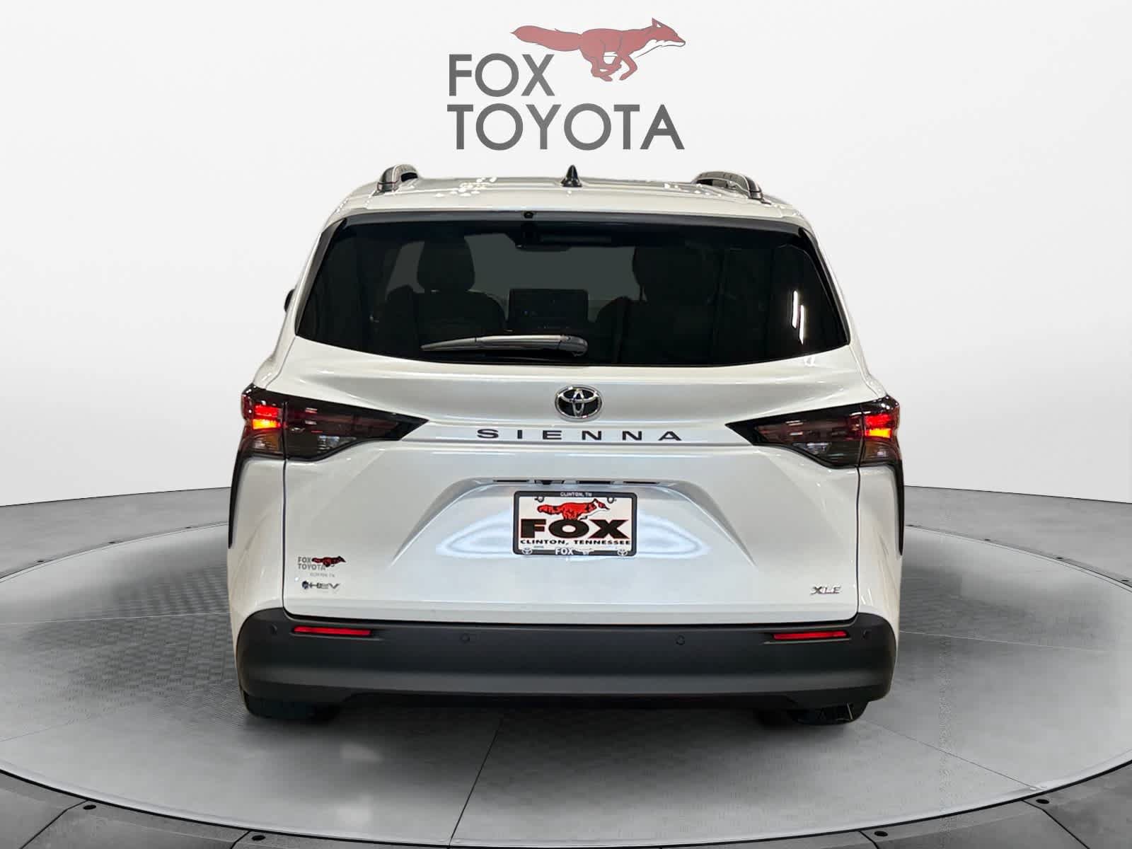 Used 2026 Toyota Sienna XLE FWD image 5