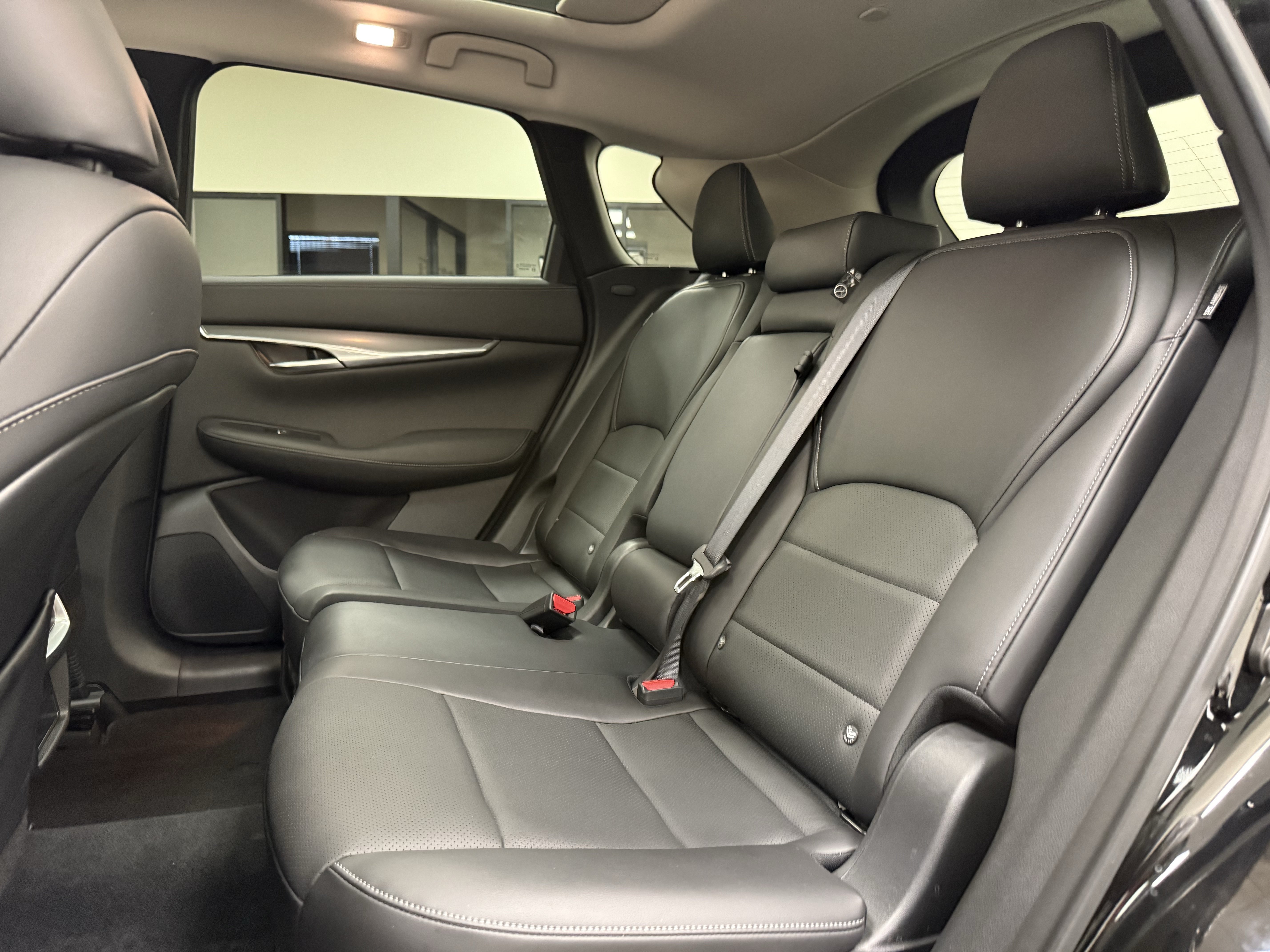Certified 2024 INFINITI QX50 Luxe FWD image 16