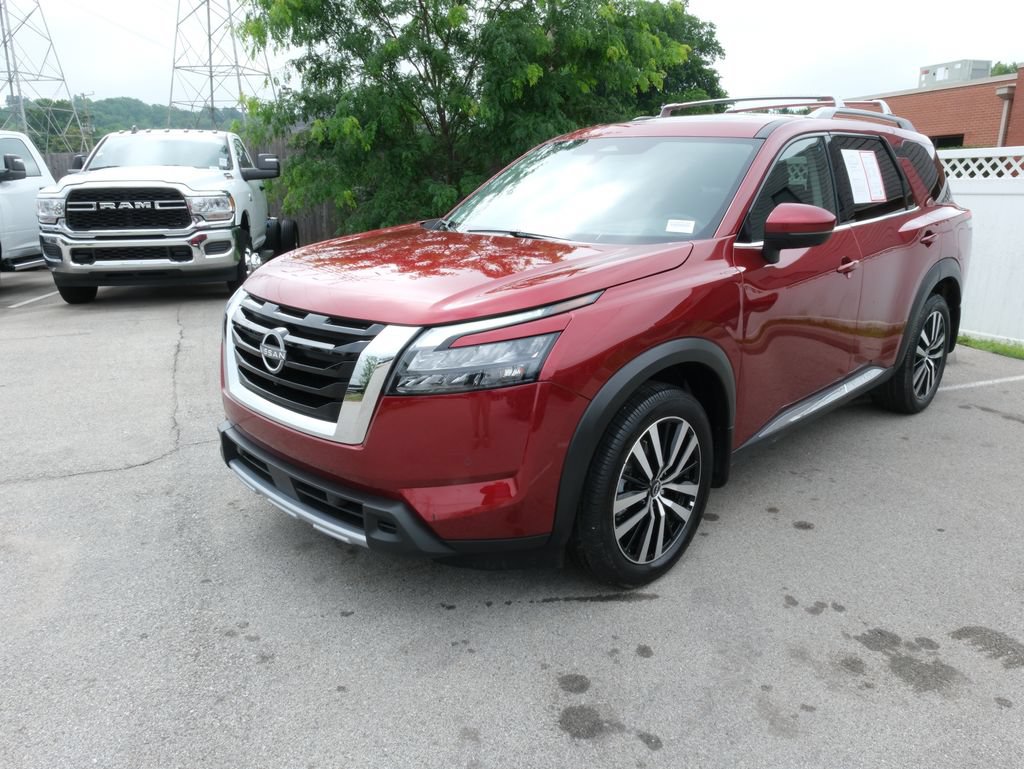 Used 2025 Nissan Pathfinder Platinum AWD/4WD image 11