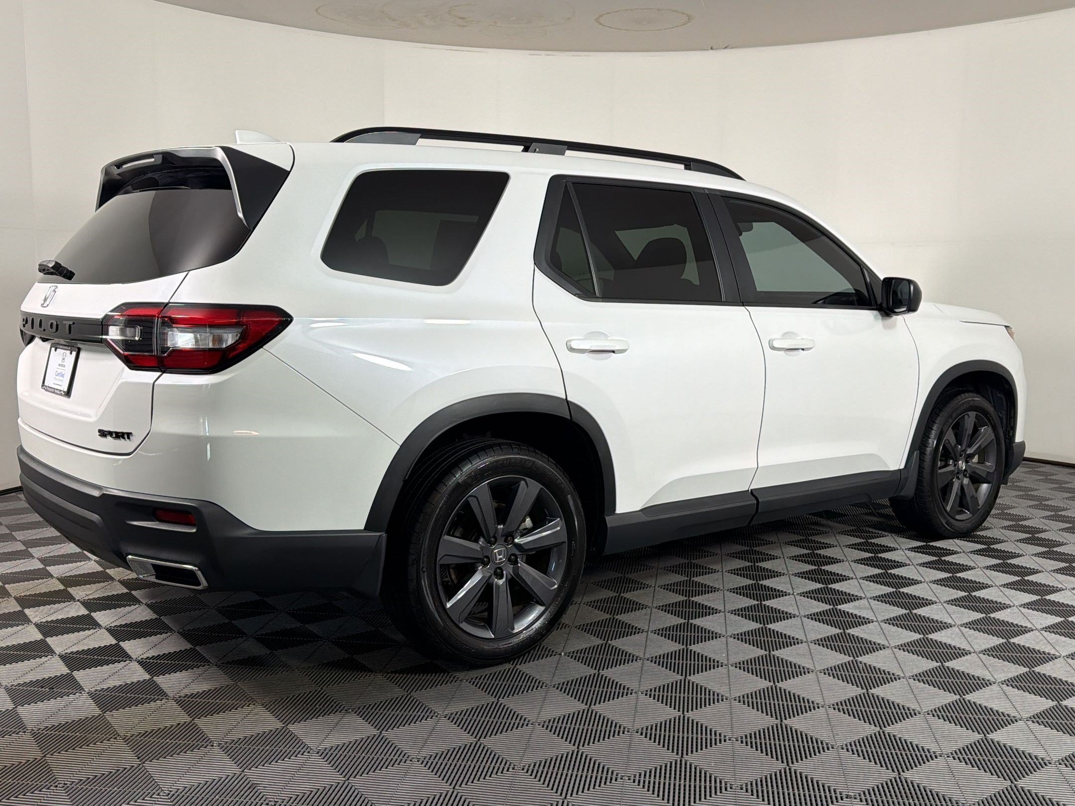 Used 2024 Honda Pilot Sport image 7