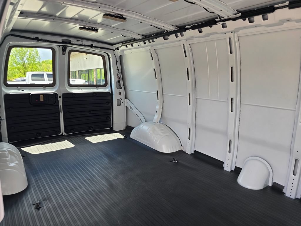 New 2026 Chevrolet Express 2500 w/ Communications Package RWD image 11
