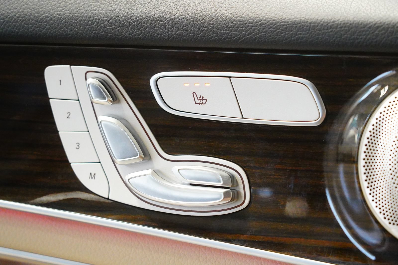 Used 2021 Mercedes-Benz GLC 300 4MATIC image 27