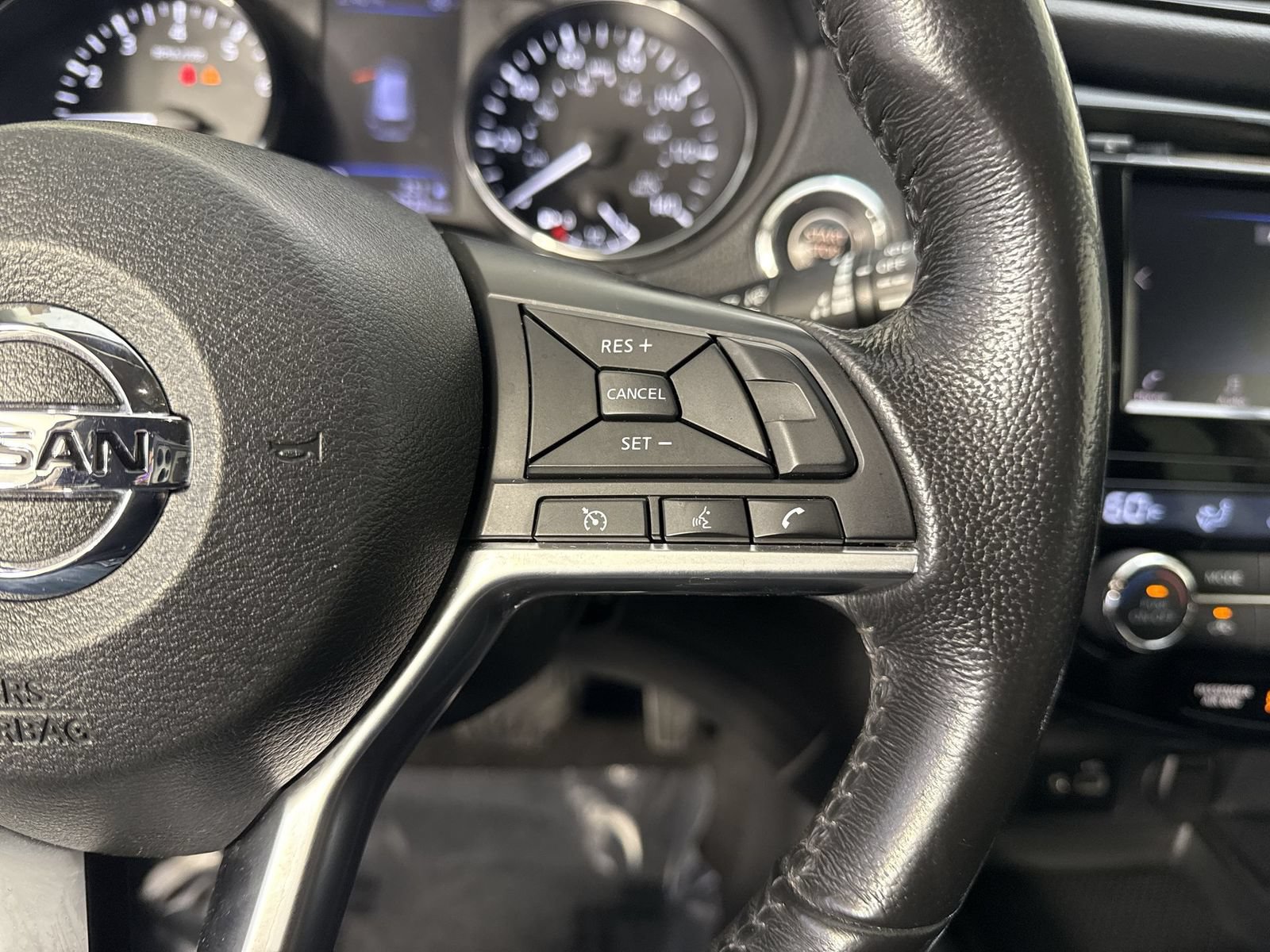Used 2018 Nissan Rogue SV AWD/4WD image 13
